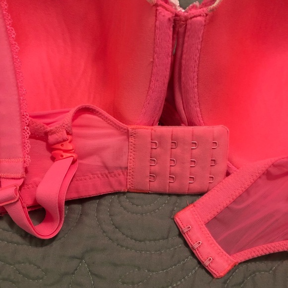 Victoria Secrets, Body By Victoria Lace Bra. - Picture 4 of 8